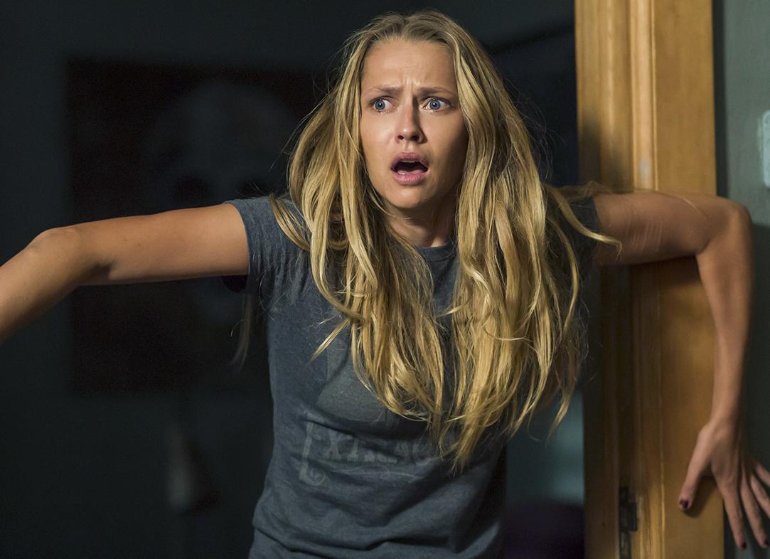 Боязнь темноты у взрослых и детей: откуда берётся и как преодолеть